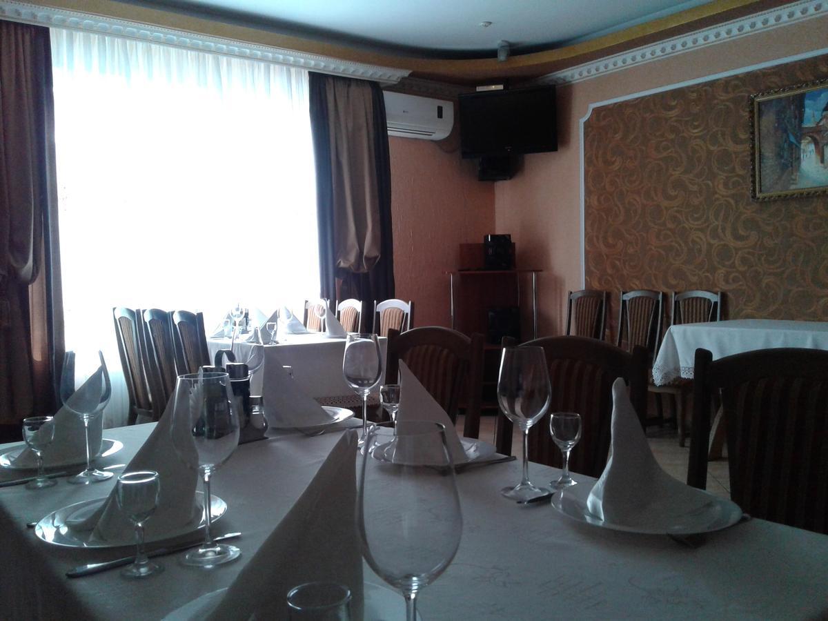 Hotel Fiyesta Starokostyantyniv Exterior photo